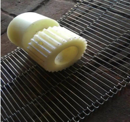 Stainless Steel Assembly Line Flat Flex Conveyor Belt Produces Chocolate