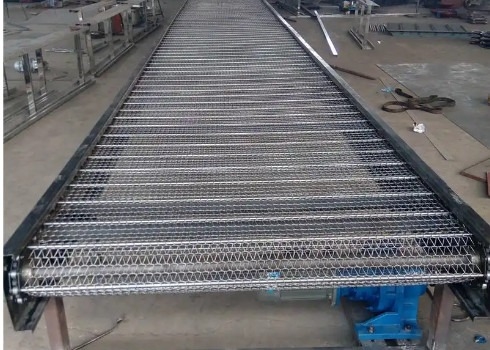 Le système de convoyeur de refroidissement vertical solides solubles enchaînent Mesh Conveyor Belt Plain Weave antirouille