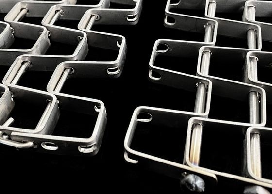 Courroie transporteuse en nid d'abeille en acier inoxydable pour le transport de bouteilles de bière