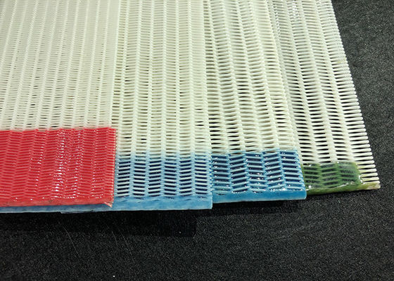 L'anti polyester en spirale statique Mesh Belt Wrapping Paper Linerboard de dessiccateur a employé