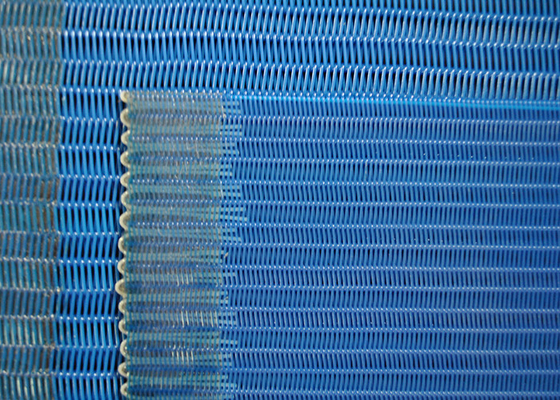 Polyester en spirale Mesh Belt Flat Surface de la largeur 1-10mm de boucle